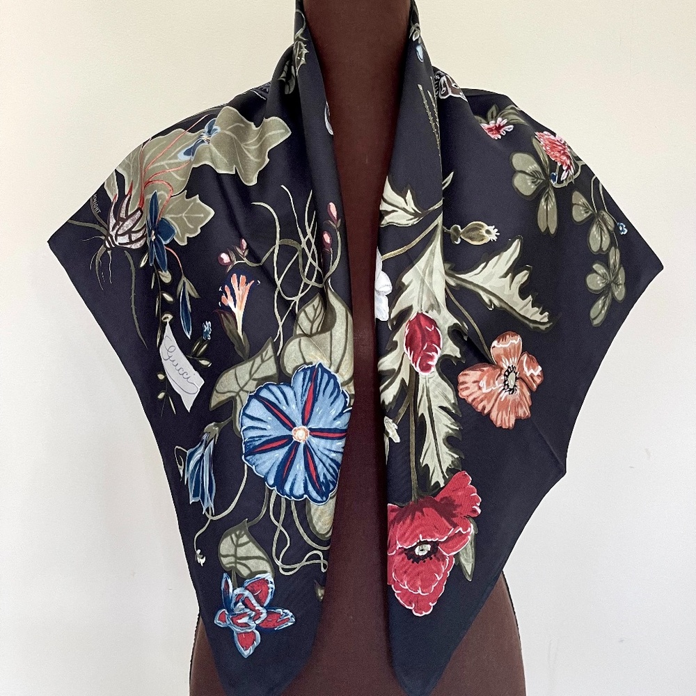 New Authentic Gucci Scarf Flora Knight Print Black Multicolor Silk Scarf… - Picture 3 of 16